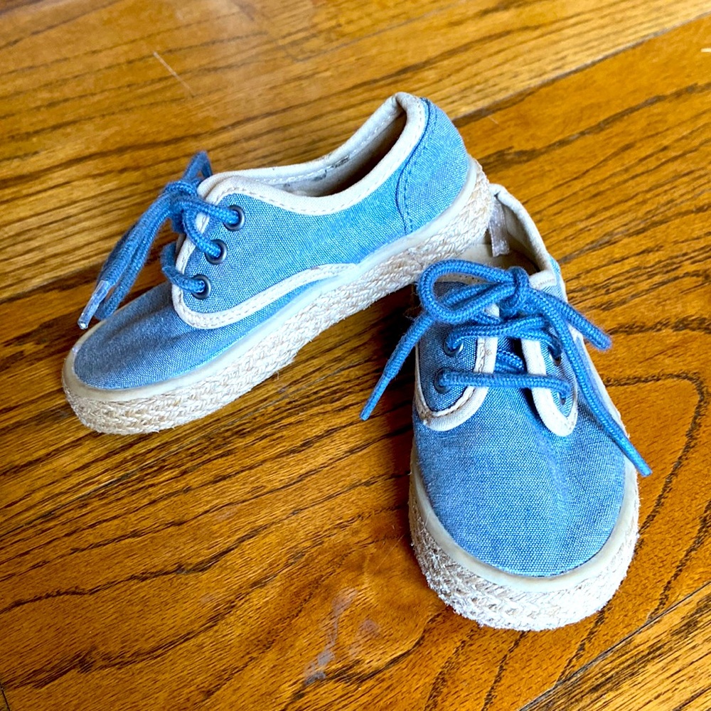 Toddler boat sneakers size 6